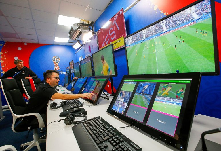 Технология VAR в футболе: как видеопомощник изменил игру