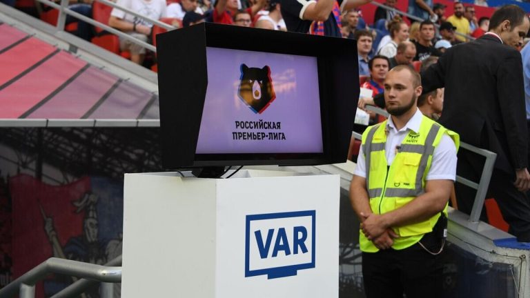 VAR в РПЛ, АПЛ и Ла Лиге: различия в подходах и практике применения